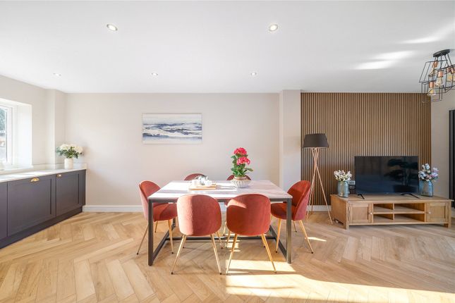 Plot 5, 4a, Manor Road South, Surrey photo 3