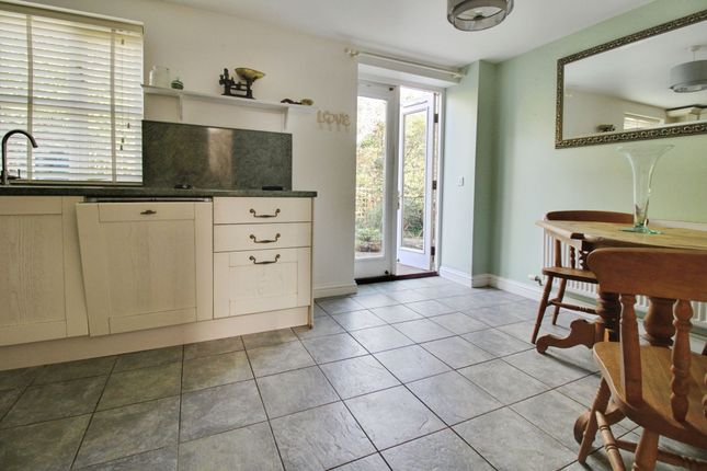 3 Barnes Close, Malmesbury photo 4