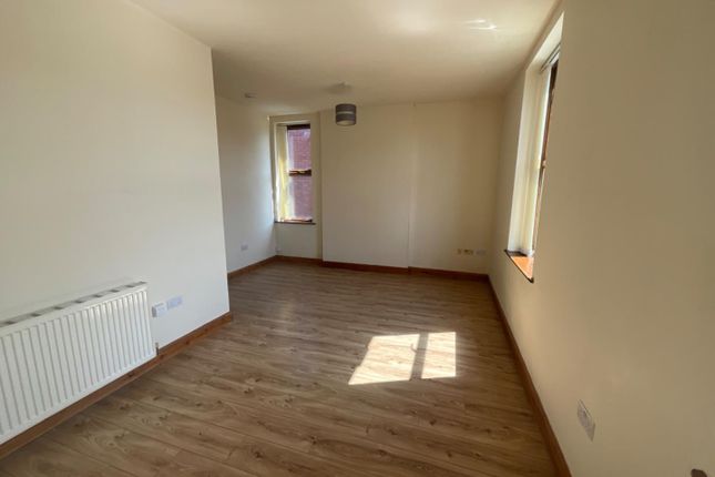 Flat 5, Thompson Cross 98-100, Stamford Street, Stalybridge photo 3