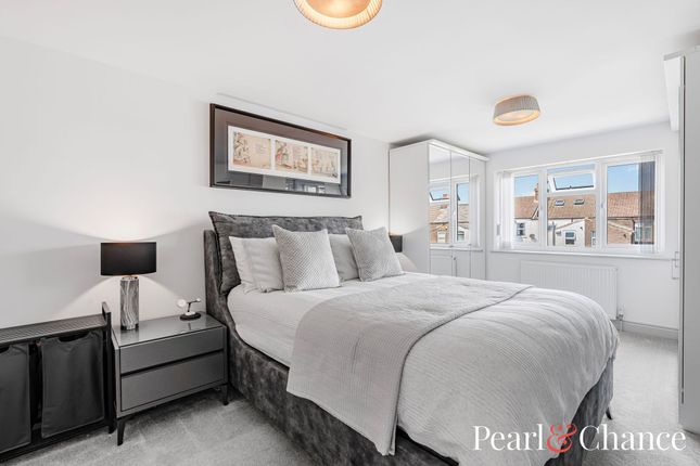 6 Periwinkle Lane, Dunstable photo 4