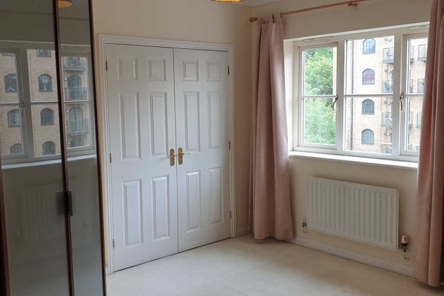 Flat to rent in Longman Court, Stationers Place, Apsley