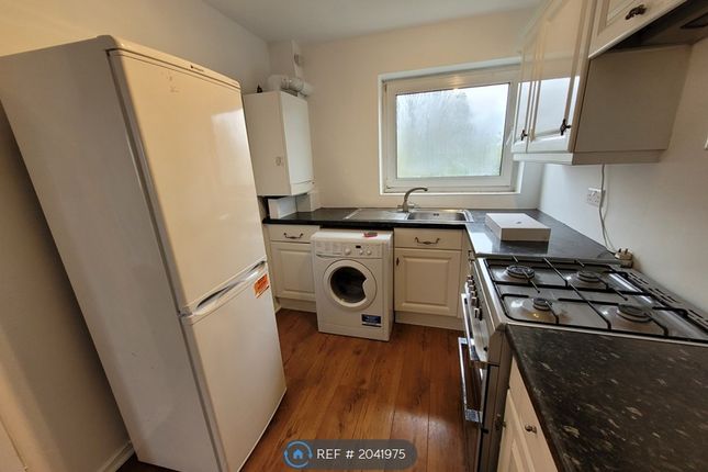 Flat to rent in Ryder Close, Bushey