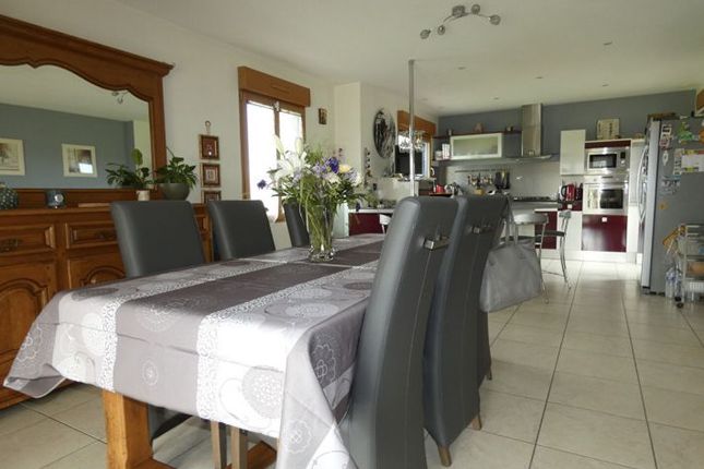 Detached house for sale in Isigny-Le-Buat, Basse-Normandie, 50540, France