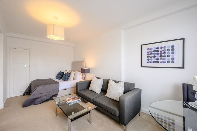 Thumbnail Flat to rent in Hill Street, London, 5