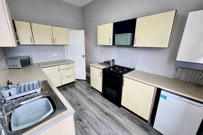 Flat 3, 72-74, Falsgrave Road, Scarborough photo 4