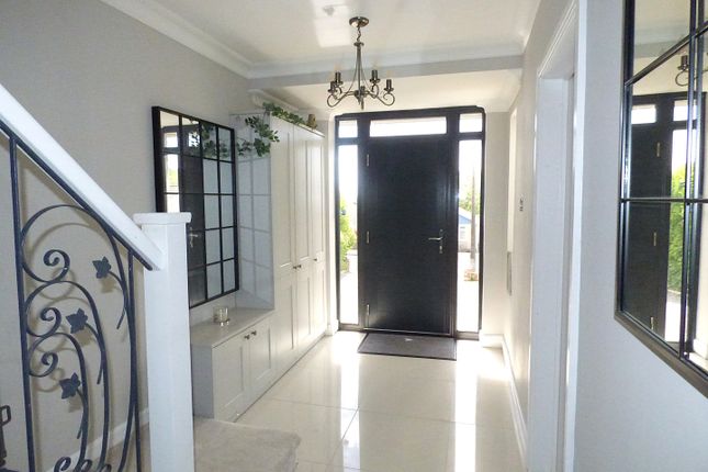 8, Ocean View Close, Swansea photo 3