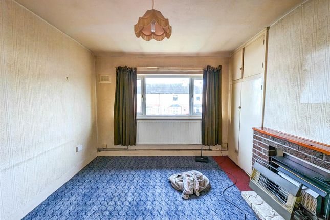 Flat for sale in Warwick Street, Leigh