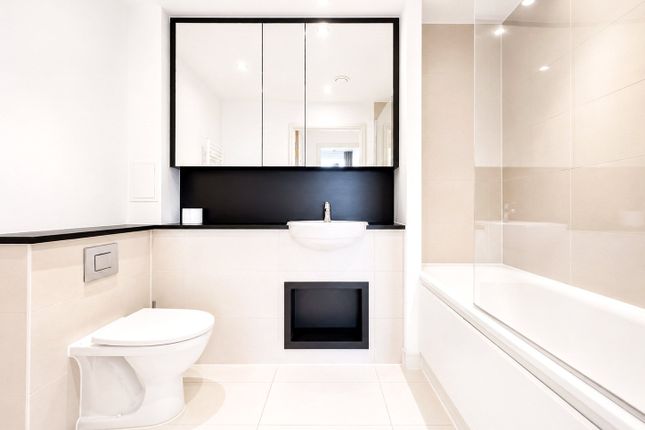 Flat 142, Roma Corte, 1, Elmira Street, London photo 3