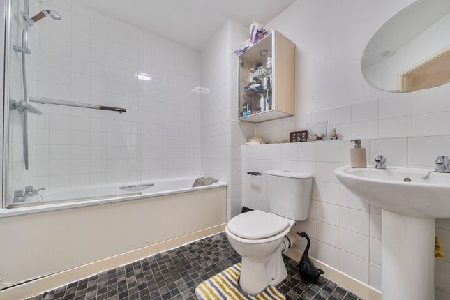 Flat 16, Ellwood Place,, Cordons Close, Gerrards Cross photo 4