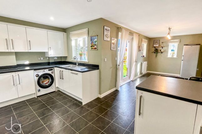 3, Bokhara Close, Colchester photo 3