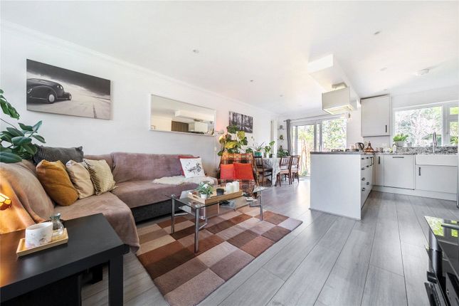 8, Busdens Lane, Godalming photo 3