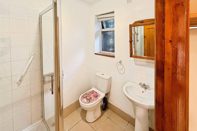 Rear Annexe Casa Mia,, Bridge Road, Surrey photo 4