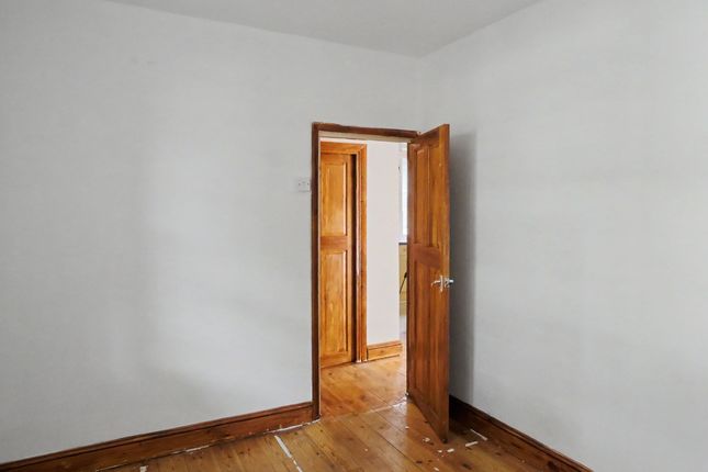 Flat 1 Winterbourne House, London photo 4