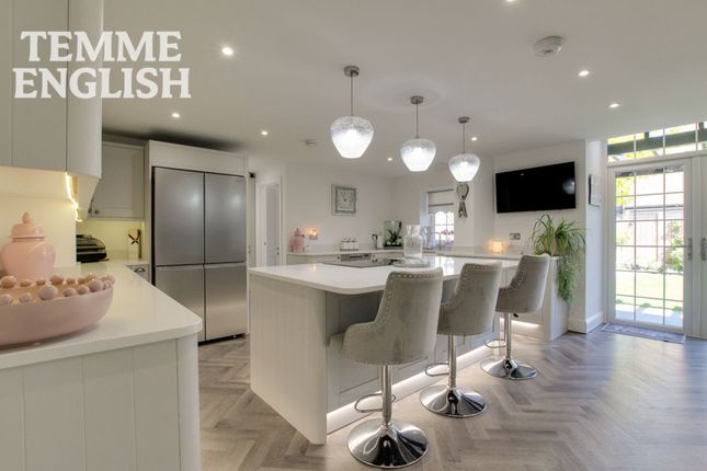 144 Swan Lane, Wickford photo 5