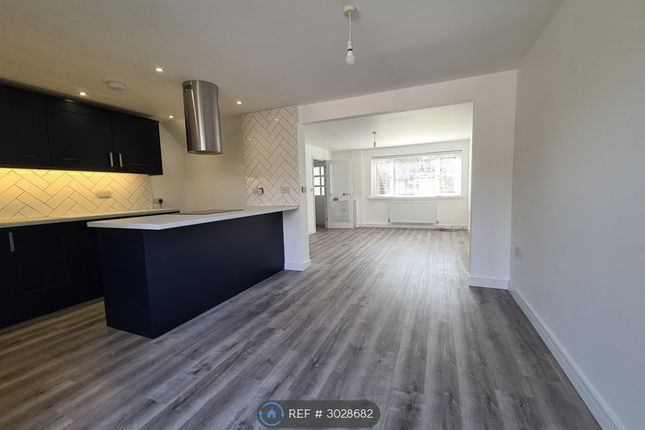 Cowdray Court, Kingston Park, Newcastle Upon Tyne photo 3