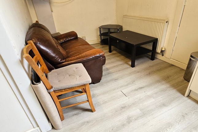 11, Fenella St, Manchester photo 2