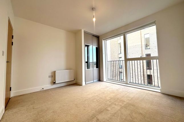 40 Thistleton House, Lismore Boulevard, London photo 4