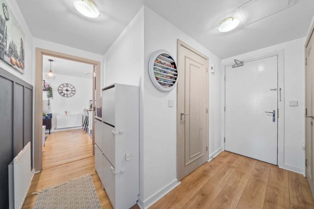 58, Harrow Close, Addlestone photo 4