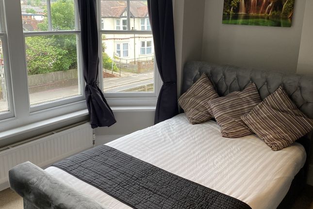 Thumbnail Shared accommodation to rent in West Wycombe Road, High Wycombe
