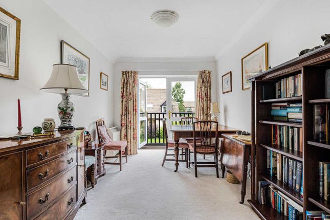 19, Stuart Court, Minchinhampton photo 3