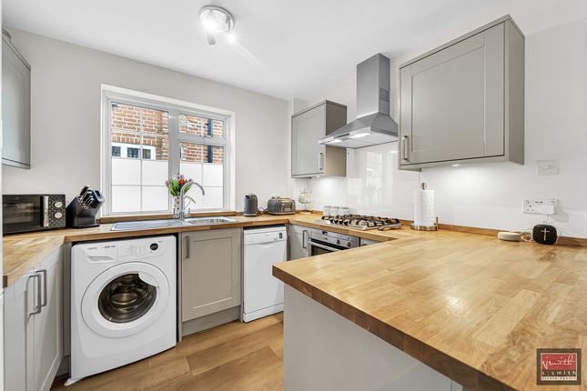 8, Meadway, Ashford photo 3