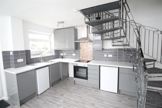 84, Manorfield, Ashford photo 4