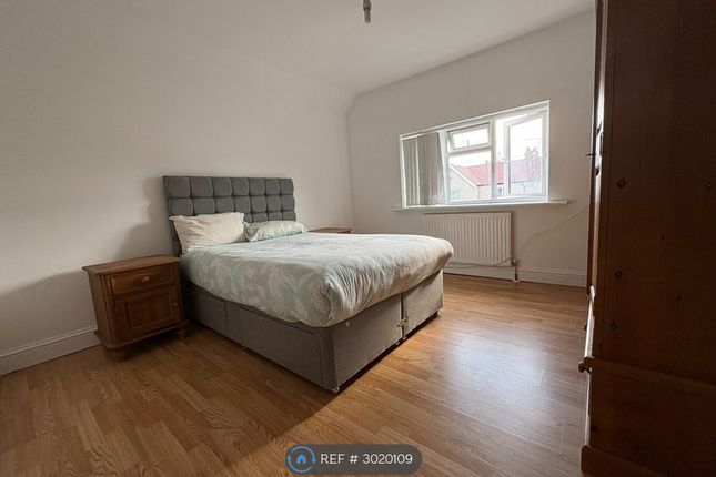 Costons Avenue, Greenford photo 5