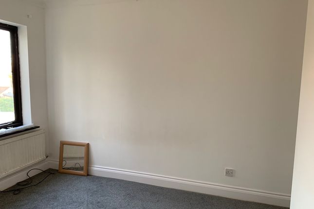 89, Northampton photo 5
