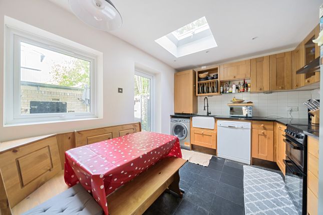 Flat for sale in Cleveland Avenue, London