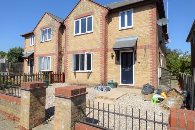 2 bed semi-detached house to rent in Recreation Road, Colchester CO1