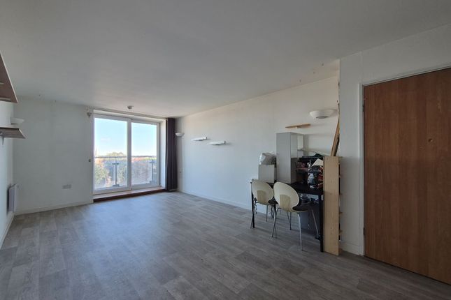 Flat 505 Becket House, New Road, Brentwood, Essex, CM14 4GB photo 4