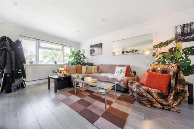 8, Busdens Lane, Godalming photo 2