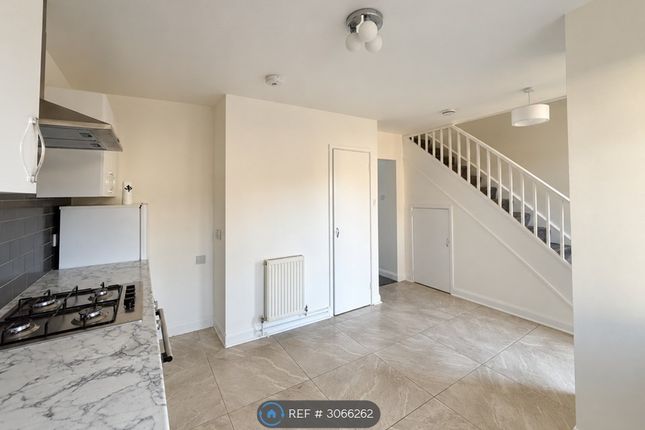 Flat, Coram House Wood St, London photo 2