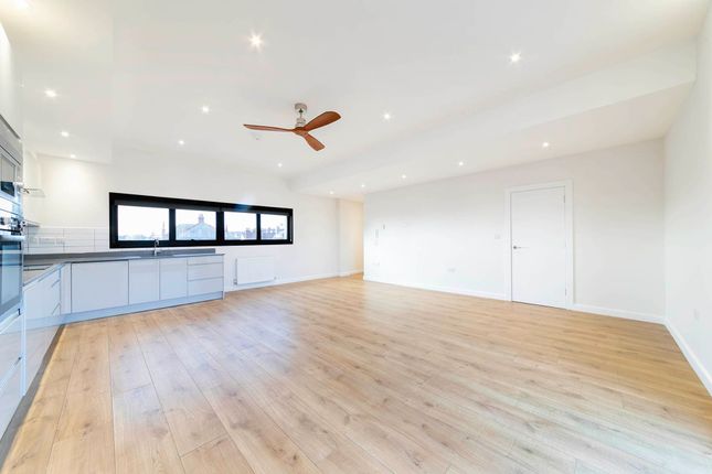 Flat 25, Lancia House, London photo 4
