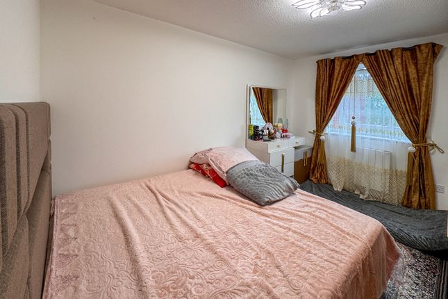 38, Huxley Close, Northolt photo 4