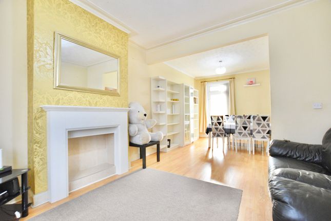 50 Lawrence Road, London photo 2