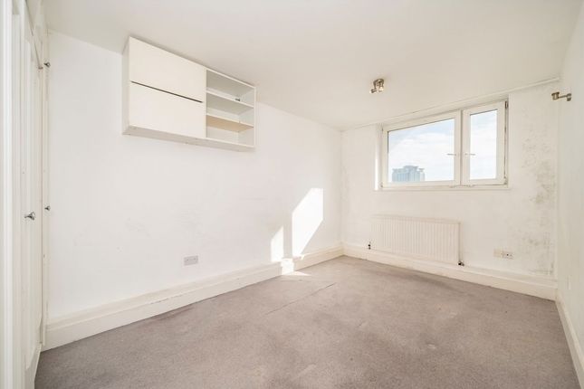 Flat 37, Herbert Morrison House, Clem Attlee Court, London photo 4