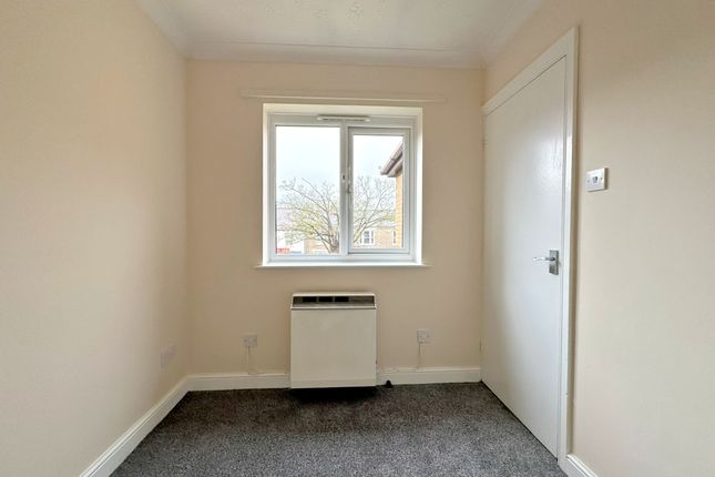 Flat to rent in Avenue Road, St. Neots
