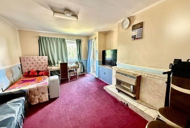8, Forest Drive, London photo 3