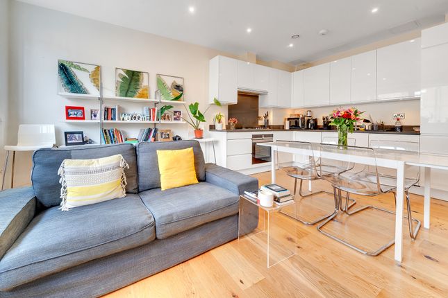 Flat to rent in St Paul's Road, Islington, London