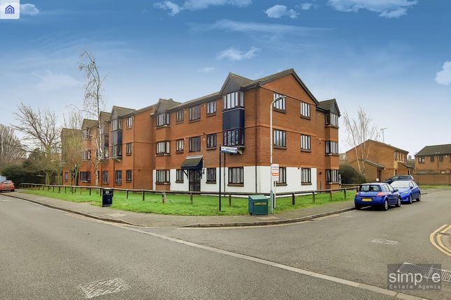 Flat for sale in Gade Close, Hayes