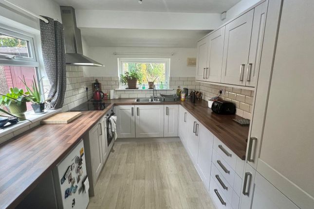 46, Banksfield Crescent, Leeds photo 3
