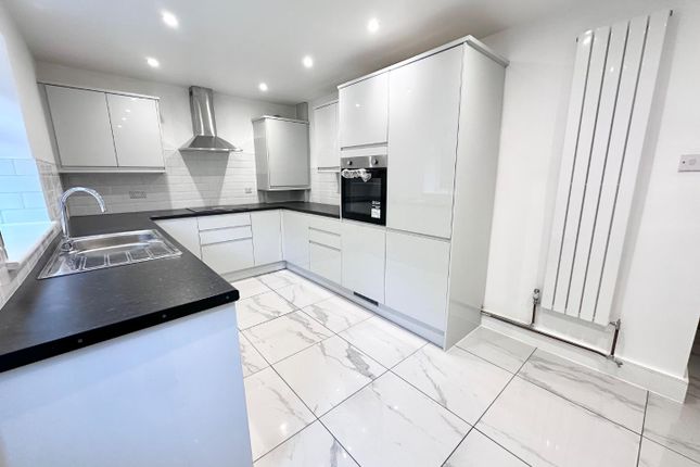 14, Armitage Road, Huddersfield photo 4