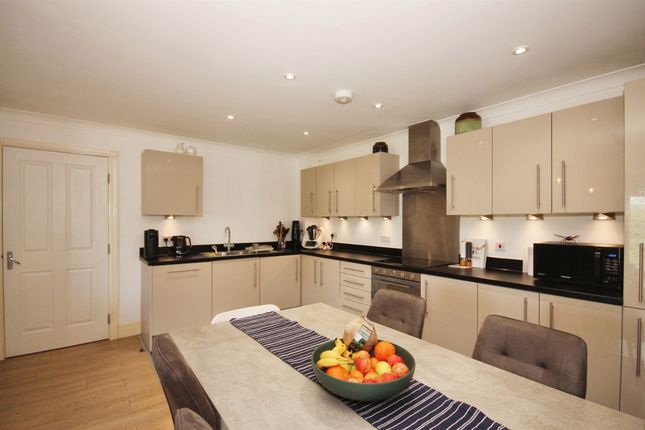 Flat for sale in Andrews Close, Warwick