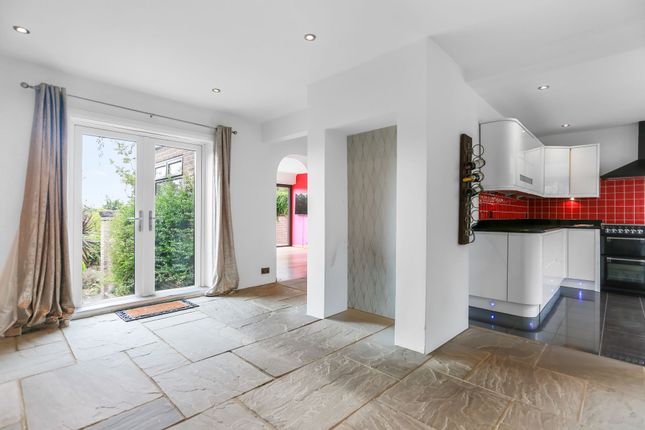 2 Waverley Crescent, Brighton photo 4