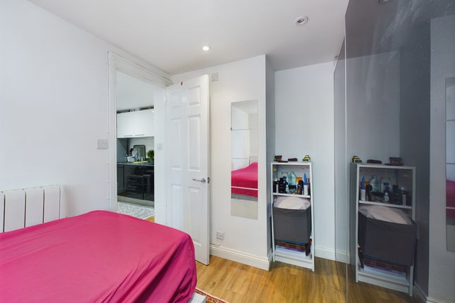 Flat to rent in Audley Road, Hendon