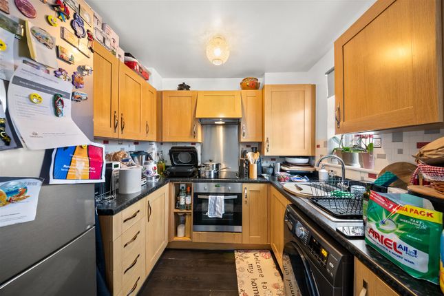 Flat for sale in Varcoe Gardens, Hayes