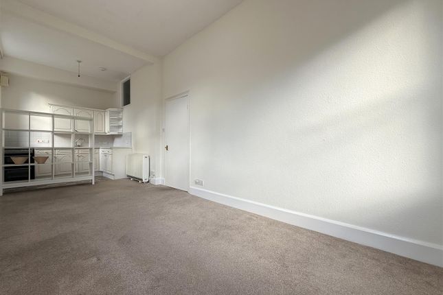 Flat C, 9, South Embankment, Dartmouth photo 4