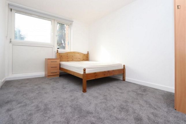 Room to rent in Carleton Road, London