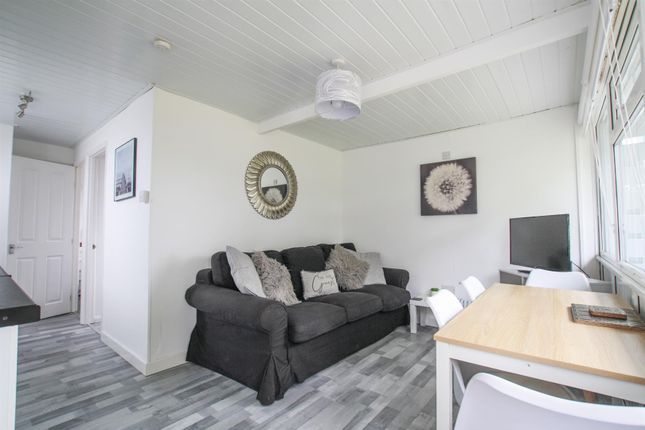 39 Hawaii Beach Chalet Park, Newport Road, Great Yarmouth photo 2